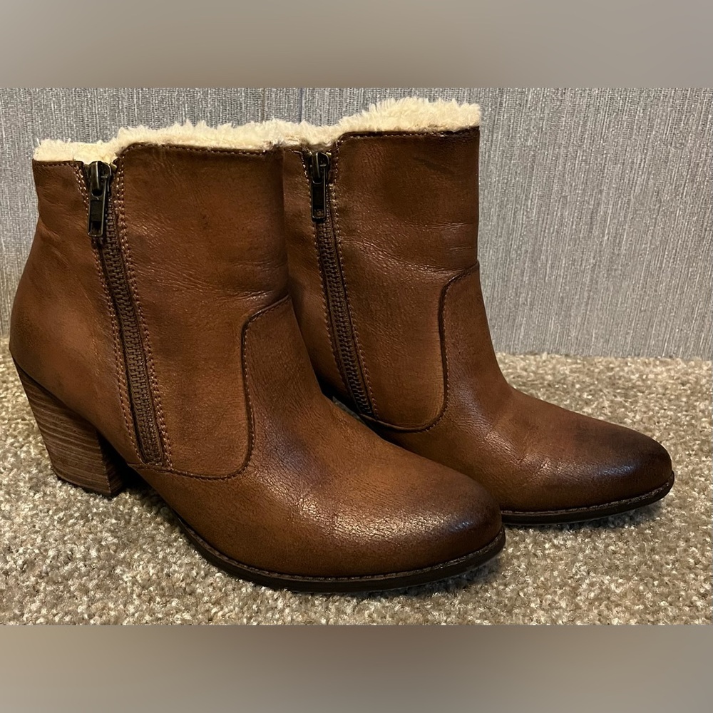 Coconuts by Matisse Brown Ankle Boots with Cream Sherpa Lining size 6.5